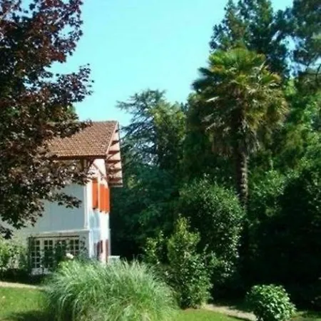 Un Jardin A 酒店 3*